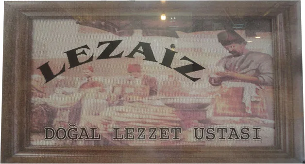 Salon duvarındaki Lezaiz tablosu